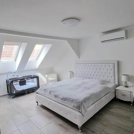Becsi Kapu Apartman * Vác