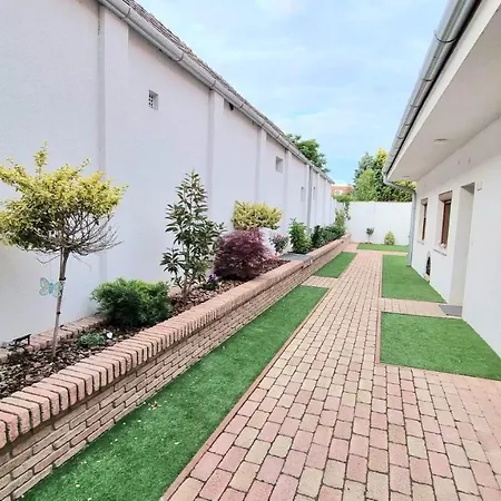 Becsi Kapu Apartman *