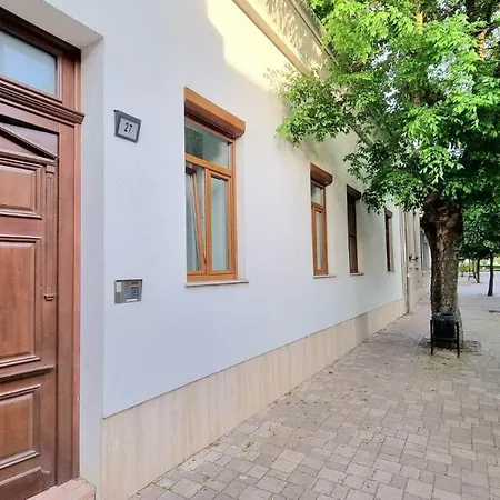 Becsi Kapu Apartman *