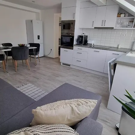아파트 Becsi Kapu Apartman