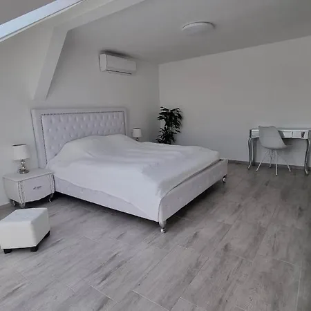 Becsi Kapu Apartman *