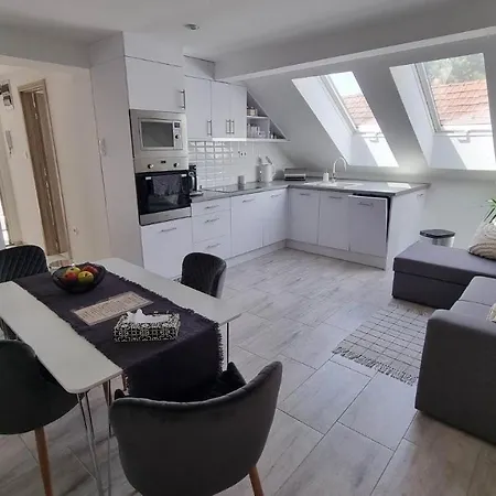 Apartamento Becsi Kapu Apartman