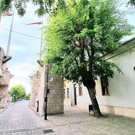 Becsi Kapu Apartman *