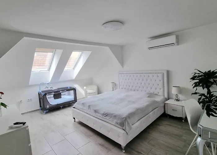 Becsi Kapu Apartman * Vác