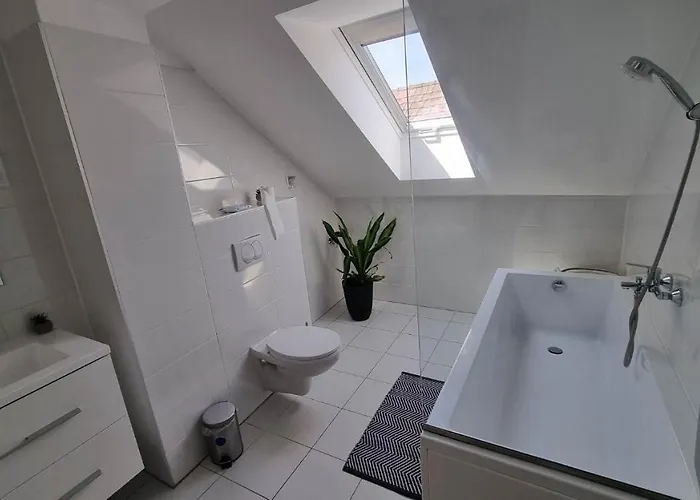 Becsi Kapu Apartman דירה