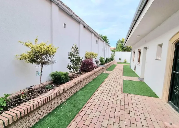 Becsi Kapu Apartman *
