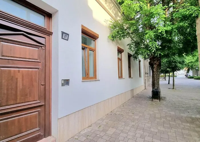 Becsi Kapu Apartman *