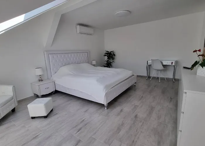 Becsi Kapu Apartman *